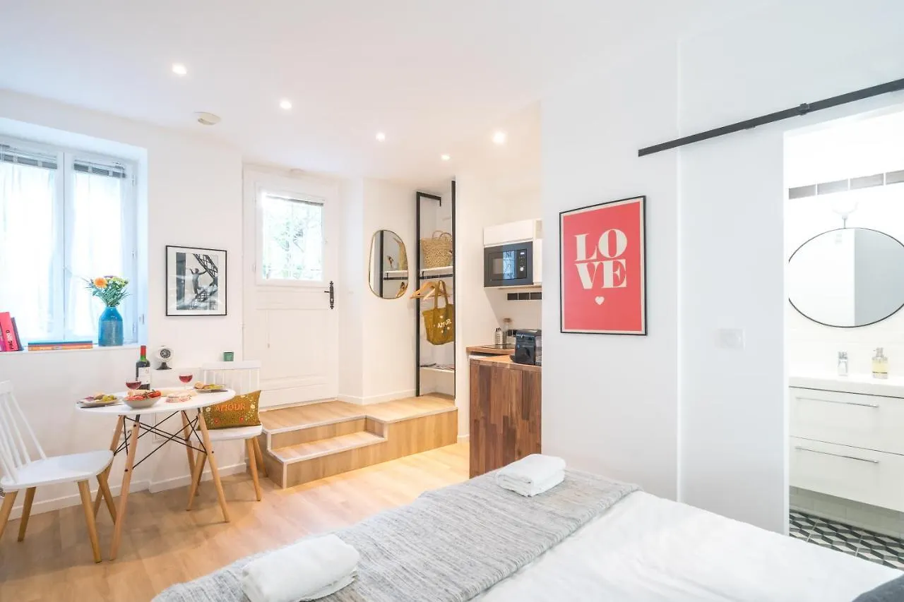 Apartment Studio Terrasse Privee 5 Min To Eiffel Tower Paris France