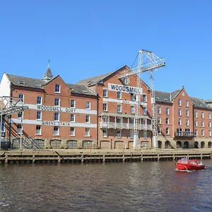 https://12-woodsmill-quay.yorkshirehotels.net